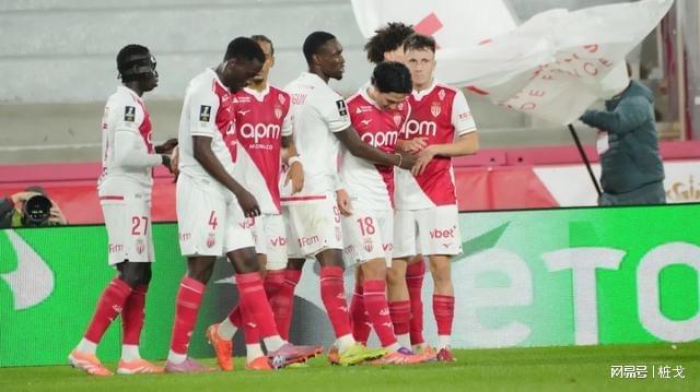 金年会-赛地聚焦——西甲赛后热度飙升；摩纳哥队长鼓劲；引发热议；更衣室氛围转暖的简单介绍